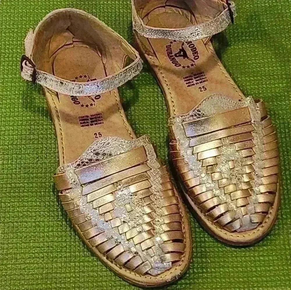 Rodeo Durango Women's Rose Gold flat with buckle strap sandals,  size 25